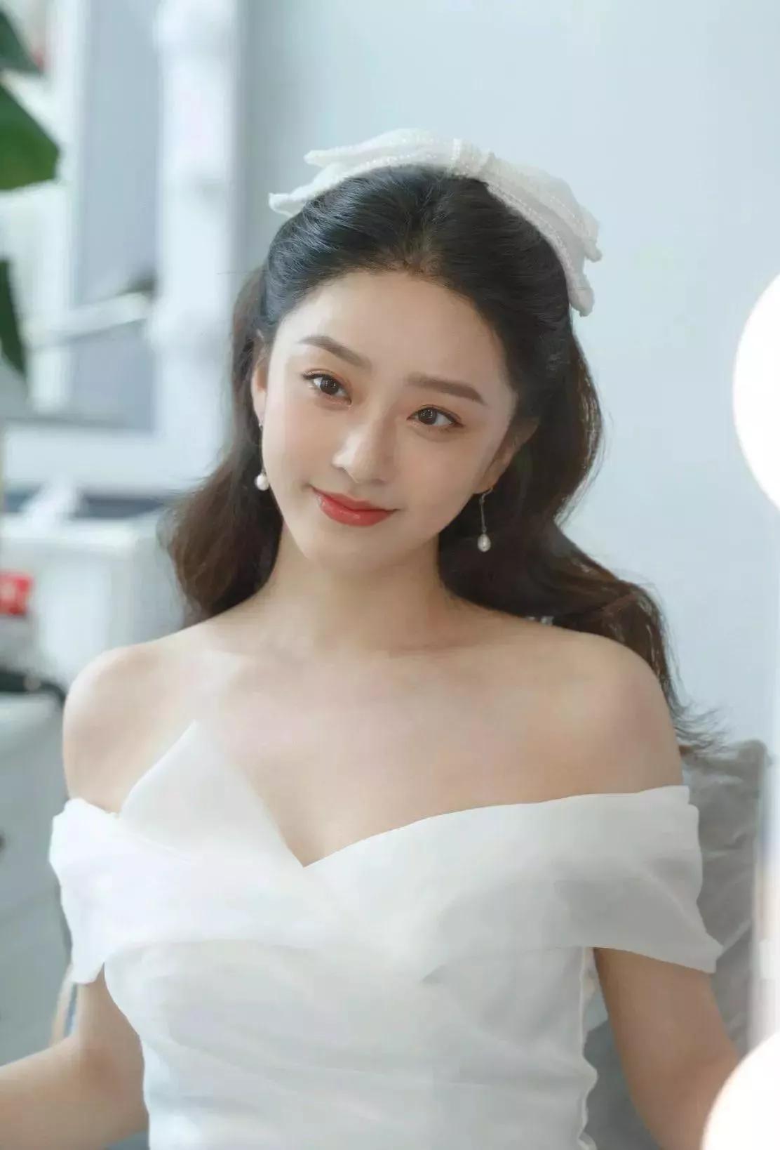 如花似玉的王嘉丽