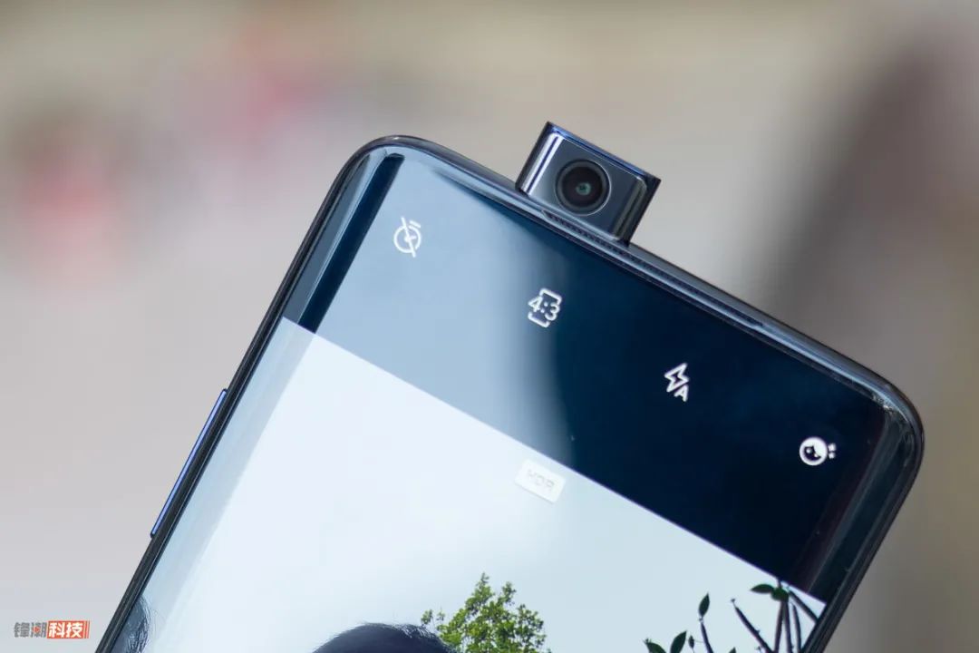 手机里面根本没有这个大块头的容身之地，但是这一次，不太一样了