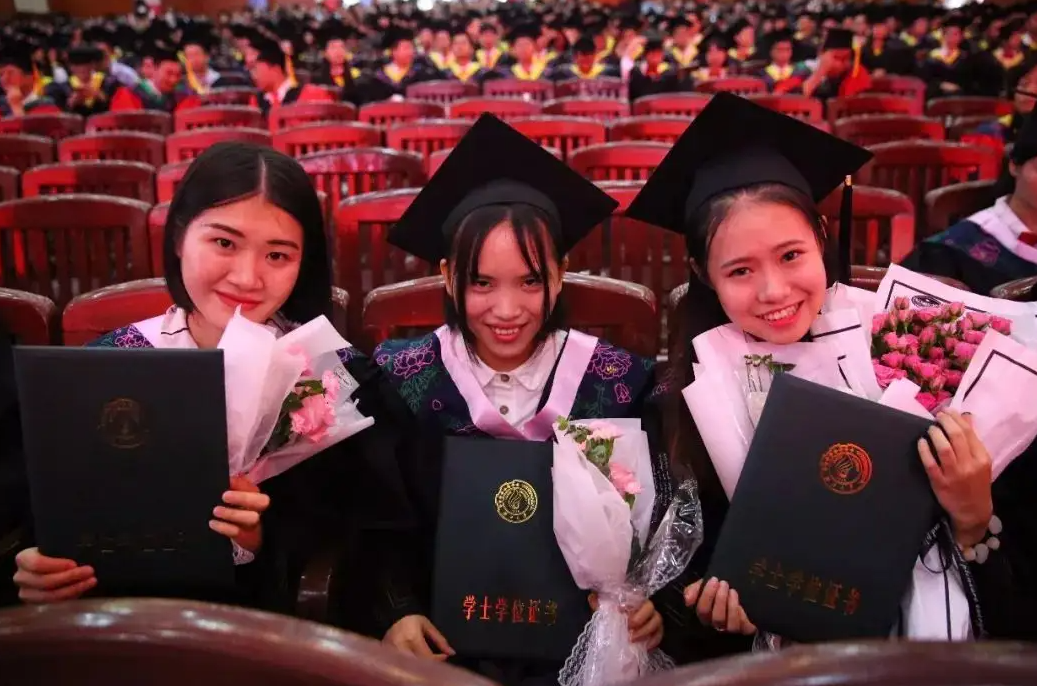 大学毕业以后，这4个证书就是找工作的“底牌”，在学校要考到手