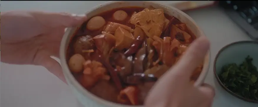 30岁老汉都狂追的国产喜剧！十足狗血，超“大尺度”的夜店群戏