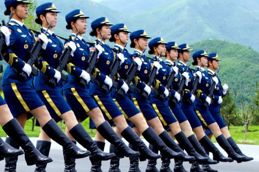 女学生想参军并不容易，需要满足这些条件，看你适合吗？