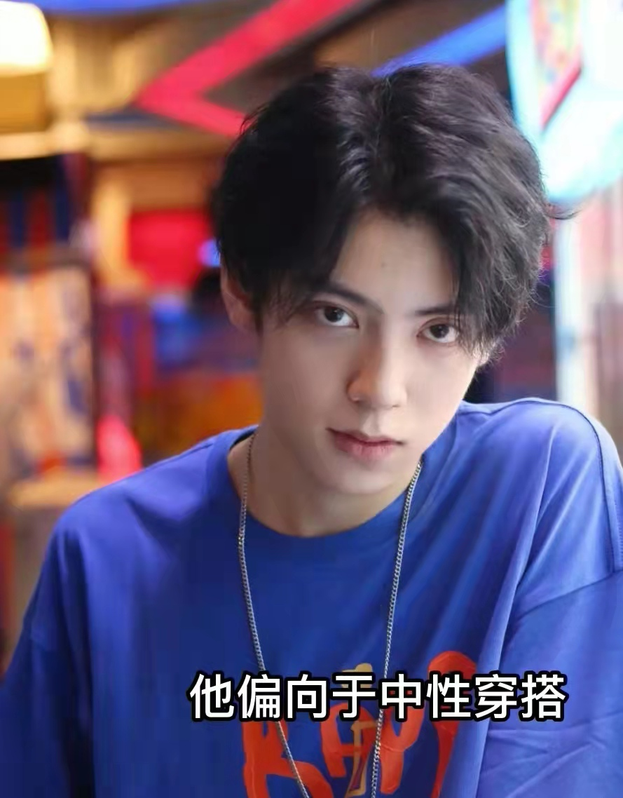 华科大拍摄宣传片，竟“借”武汉大学校草，华科大男生表示不服