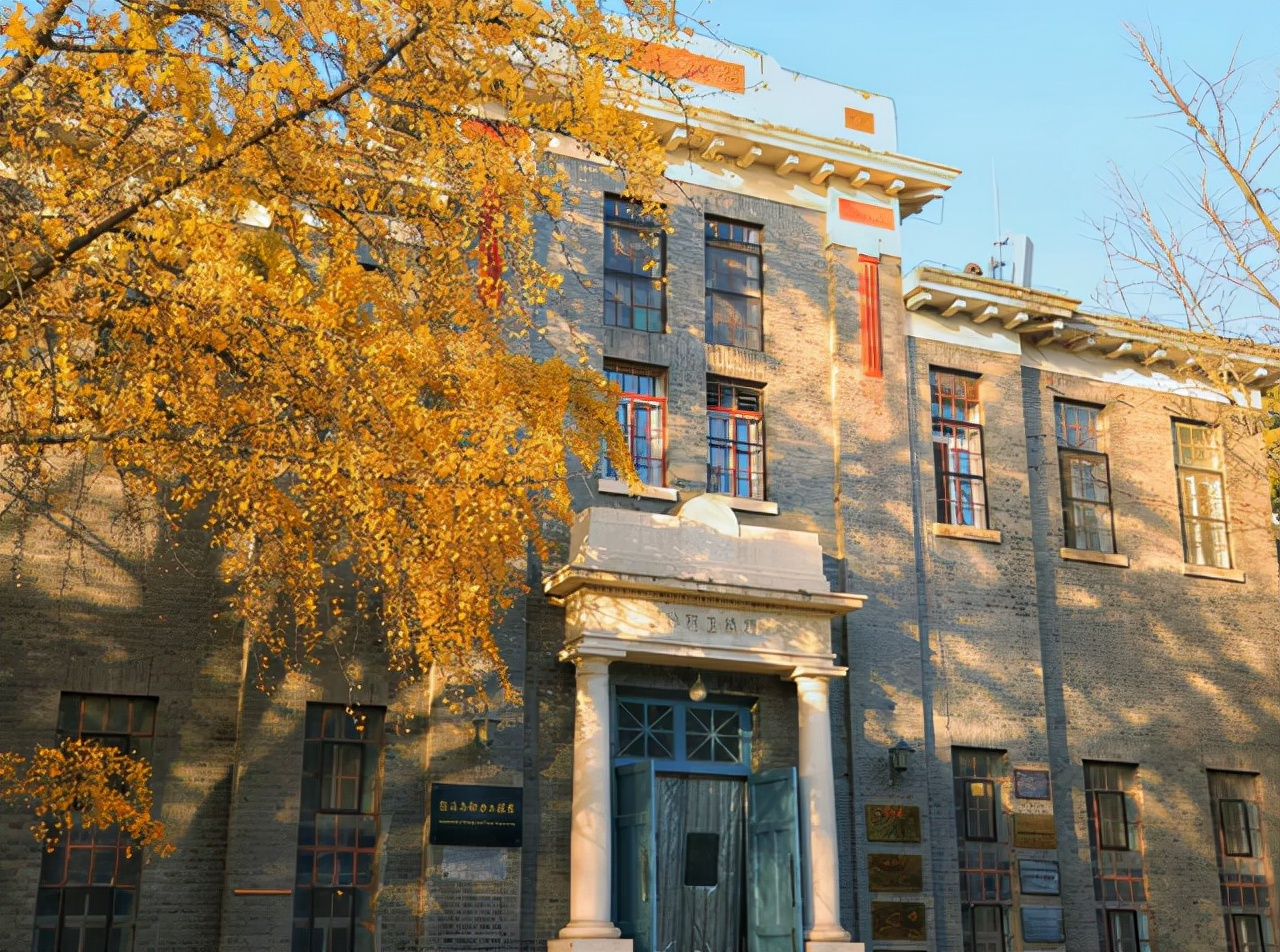 清华大学换了新校长，他的身份和背景引争议，学生：为啥不请院士