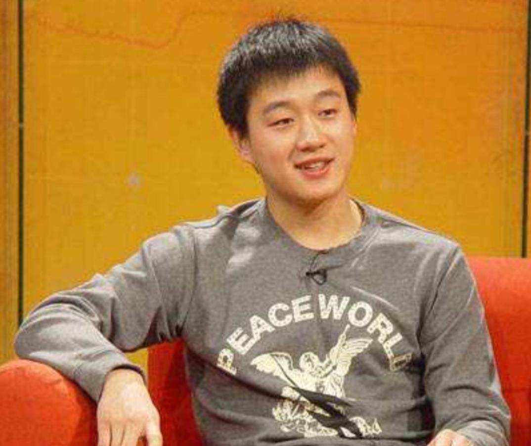 演员关悦，与佟大为“师生恋”是谣言，婚后一家五口生活幸福