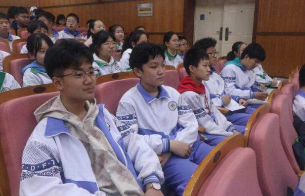 山东高中排名发布，山大附中排名第一，历城二中荣获“榜眼”