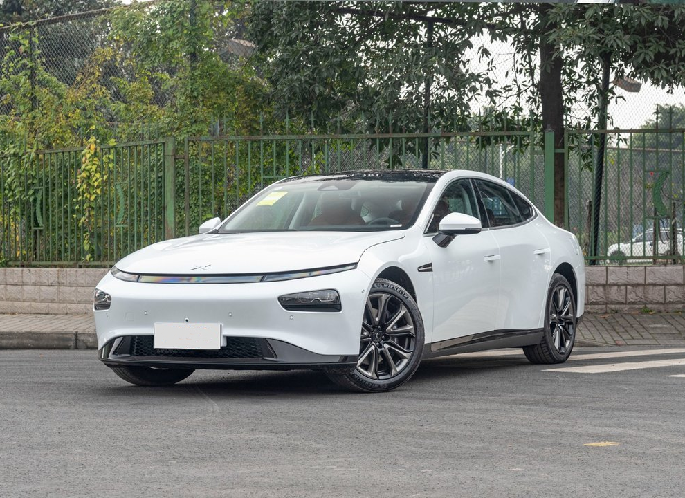 30万预算选汉兰达还是奥迪A4L？车主实话实说：提了小鹏P7后悔吗？