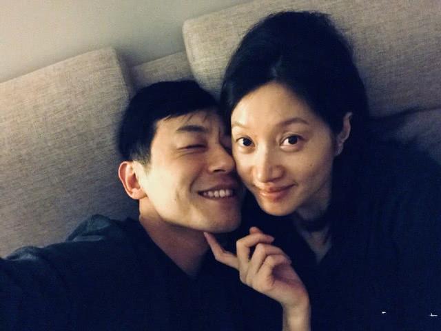 朱亚文老婆公开体重，双手倒立健身，自夸身轻如燕超自信