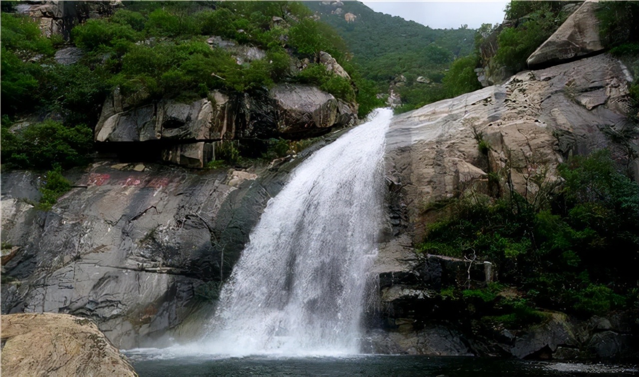 河南最美的三个瀑布群，分列南北两大山脉，其中两个是驴友的最爱