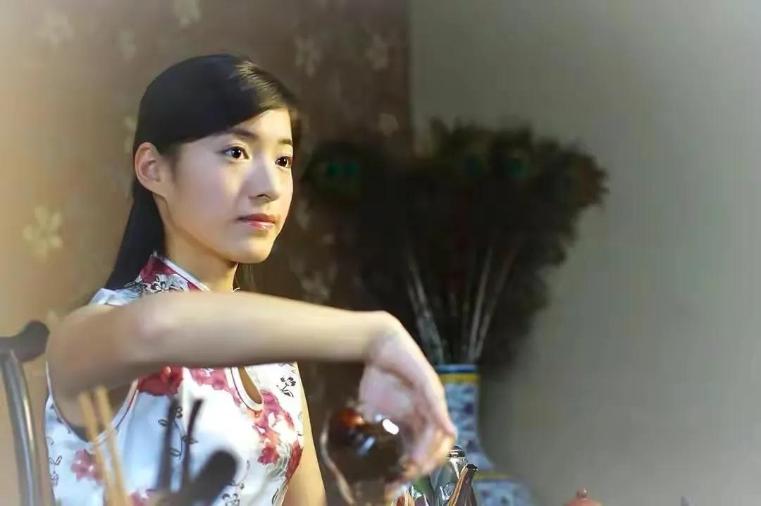 故事：女大学生当茶艺师后，也进了茶室暗门，警方乔装一网打尽