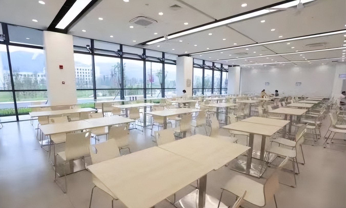 “恐龙”守候，坐拥4大食堂、水上图书馆！2022，成都理工大学等你来！