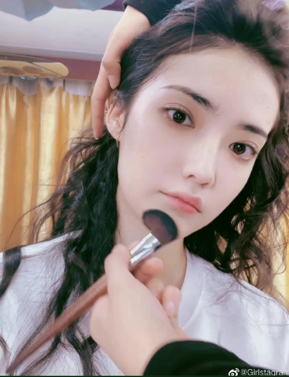 互联网美女真的太多了！杨幂身材大杀四方，赵今麦长大了这么美？