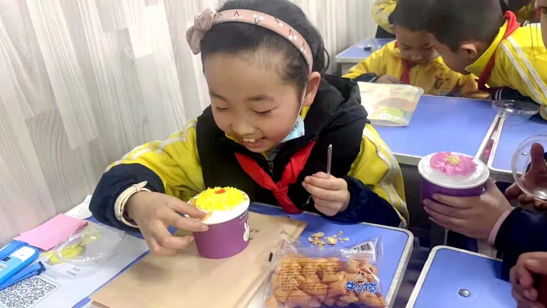 「战疫必胜」“我在学校挺好的，爸爸妈妈请放心”