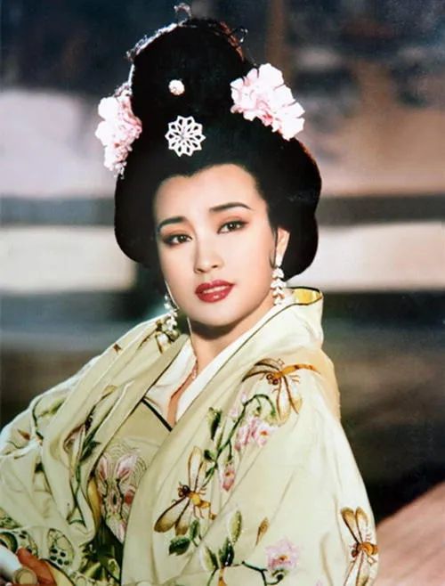 12位年过50的美人今昔颜值对比：有人还敢演丫头，有人整容致脸崩