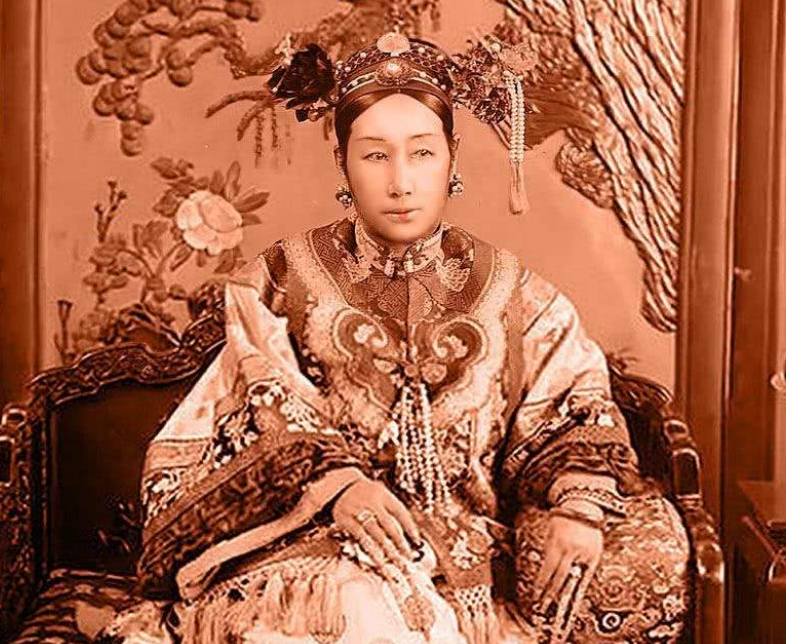 古代妃子真实照片(看看清朝皇妃的真实容貌,慈禧也不算老妖婆,魏璎珞