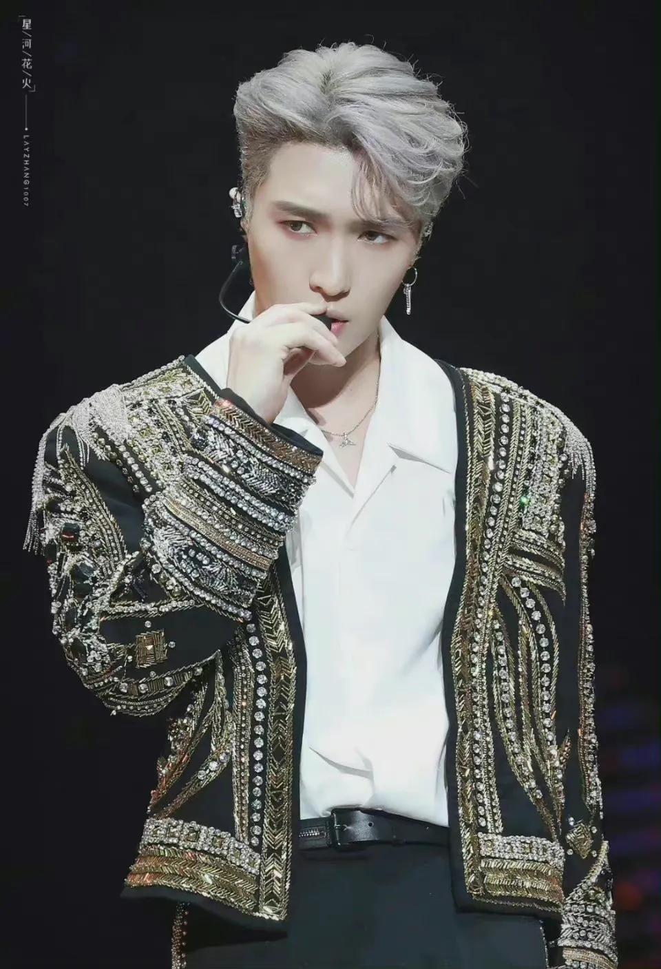 许佳琪银发，张艺兴银发，同是爱豆出身，同是银发造型，谁更好看