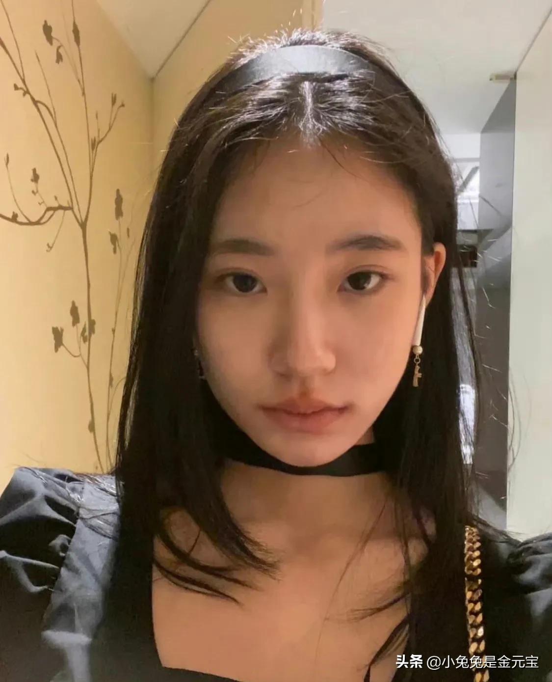 小S的二女儿Lily越来越美了