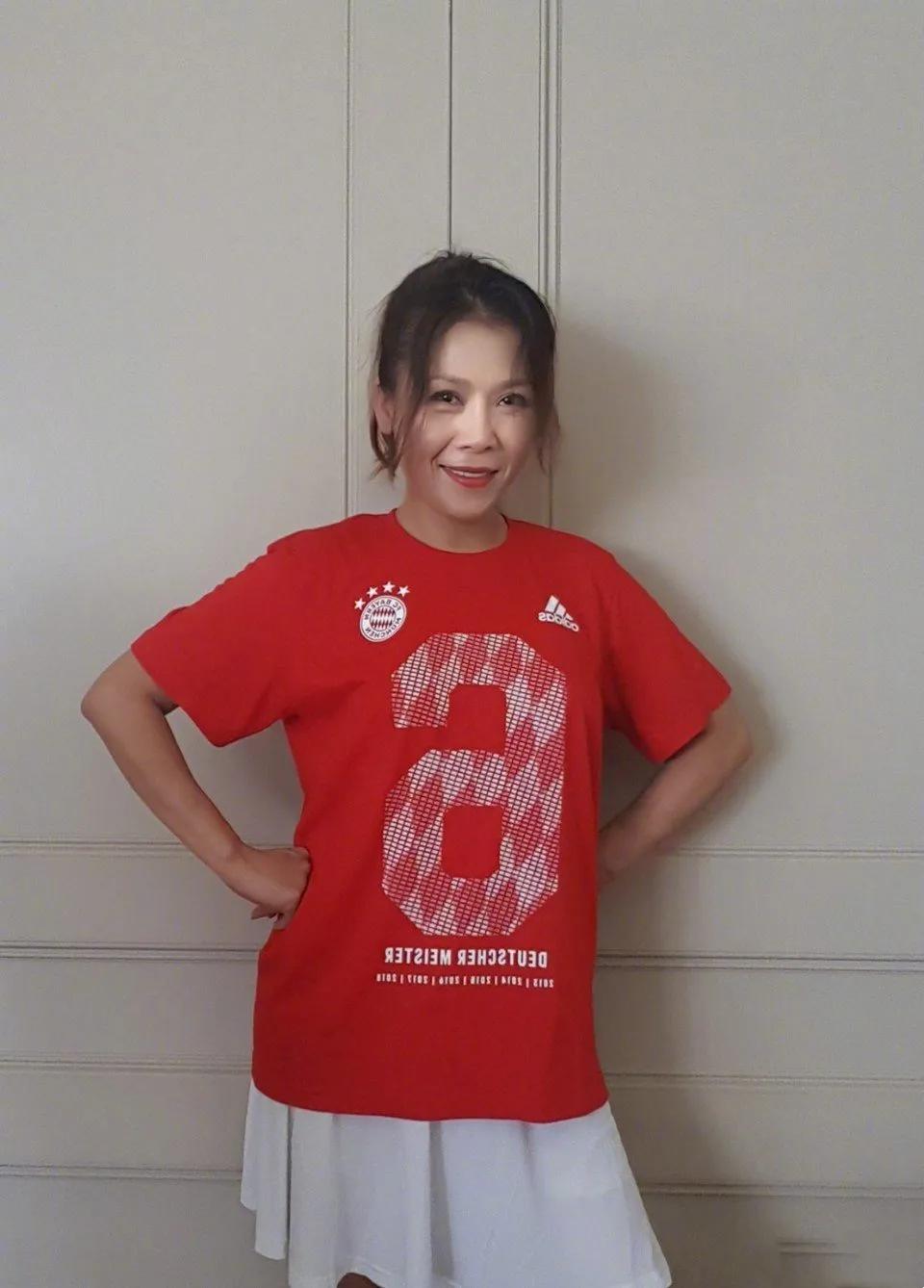 田震，15张精美的照片