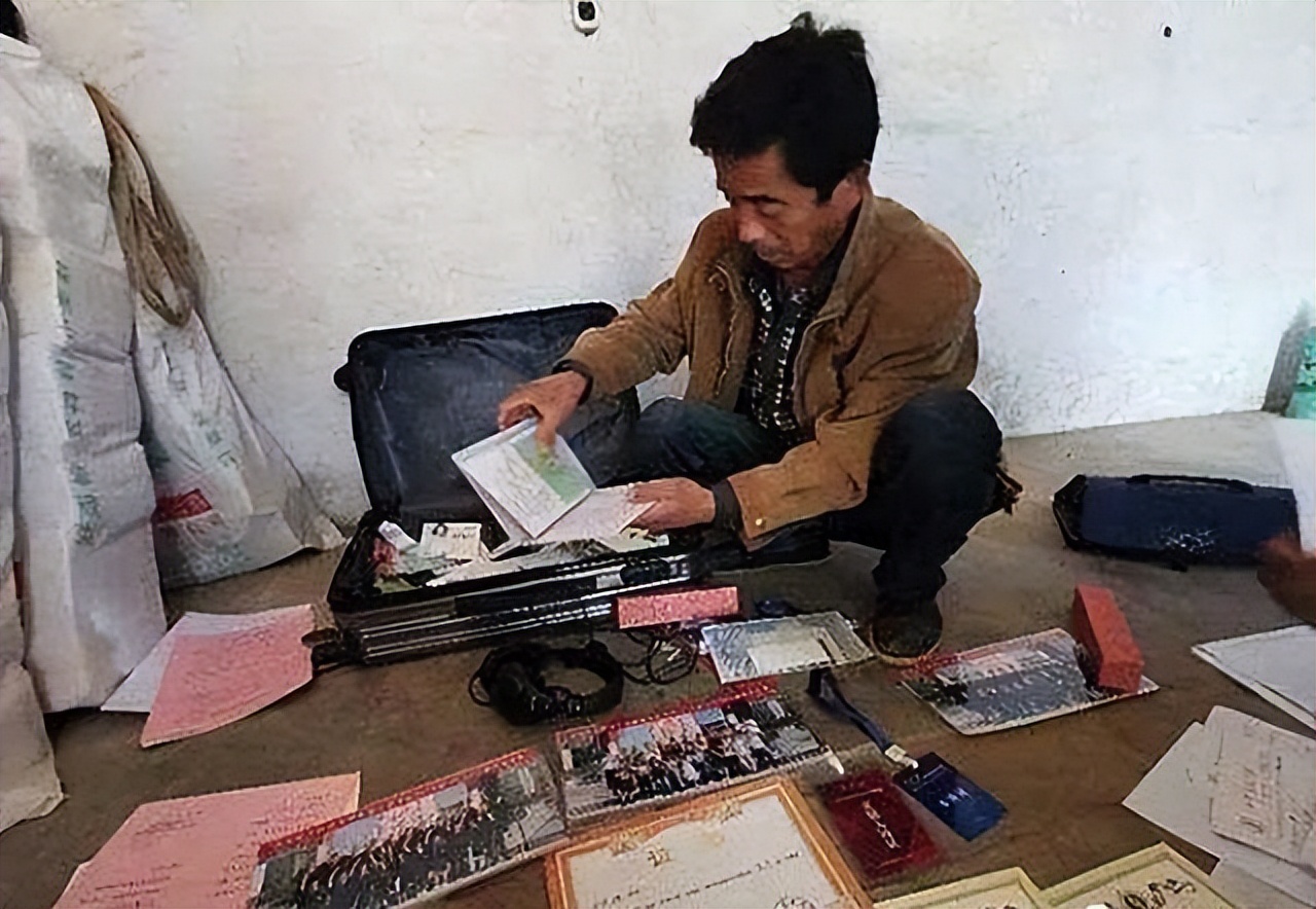 24岁学霸离世捐献5器官，丧子后第10天，父亲回老家工地搬砖