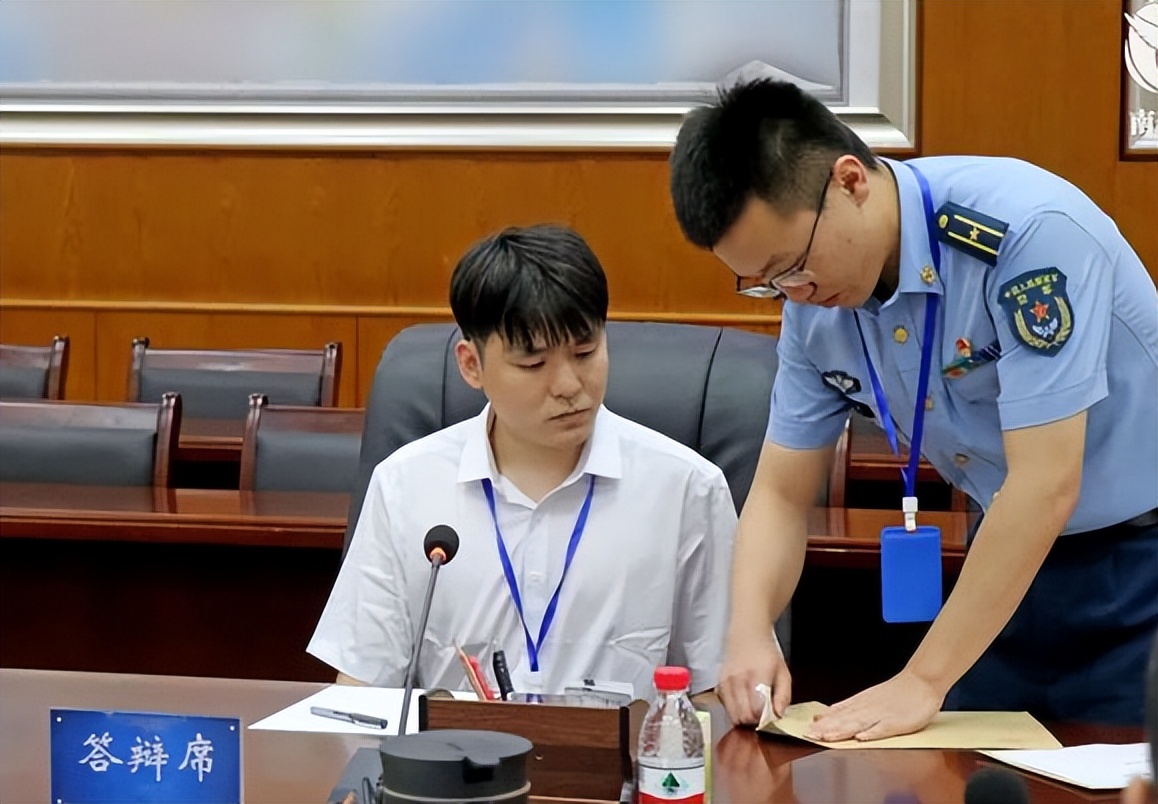 直招军官公告出炉！年薪15万起步还有带薪假期，家长也能“沾光”