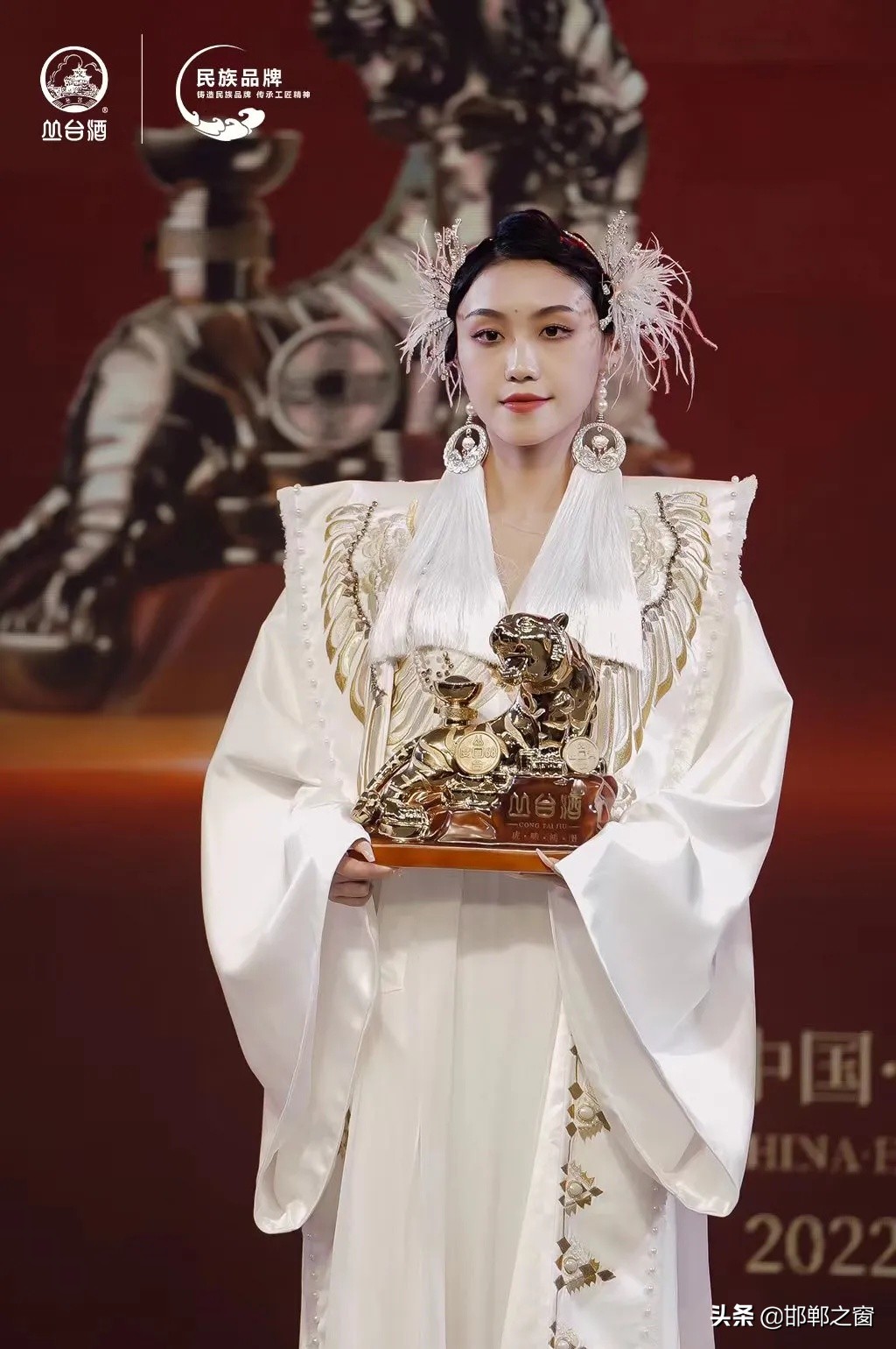 叢臺虎年生肖酒“虎嘯”而來，卓越價值引爆收藏?zé)崆? class=