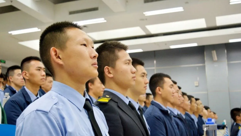 “近视眼”尽量别报的大学专业，对视力要求较高，成绩好也是徒劳