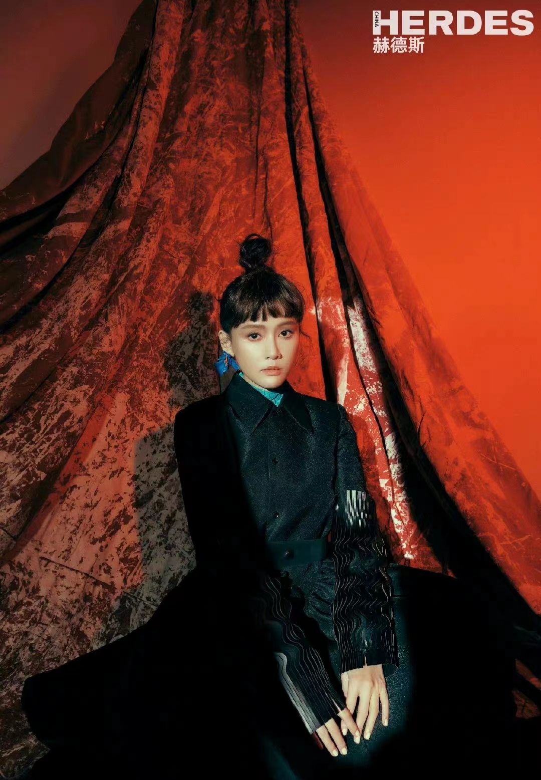 陈乔恩瘦太狠了，剪齐刘海变锥子脸像戴假发，模样大变像换了个人