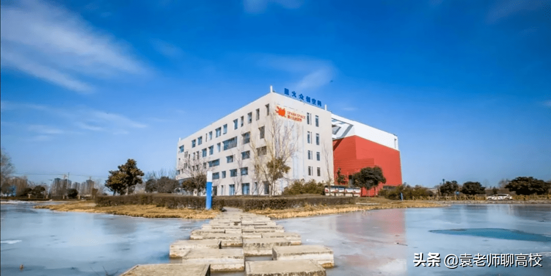 电子科技大学与西安电子科技大学，一个985一个211，谁是领头羊？