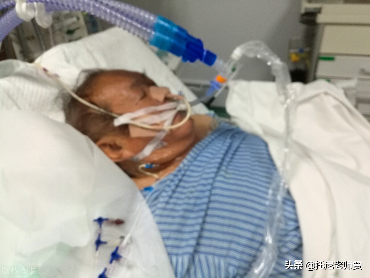 2021年父亲患癌去世，浙江女员工回家奔丧3天，公司：你被开除了