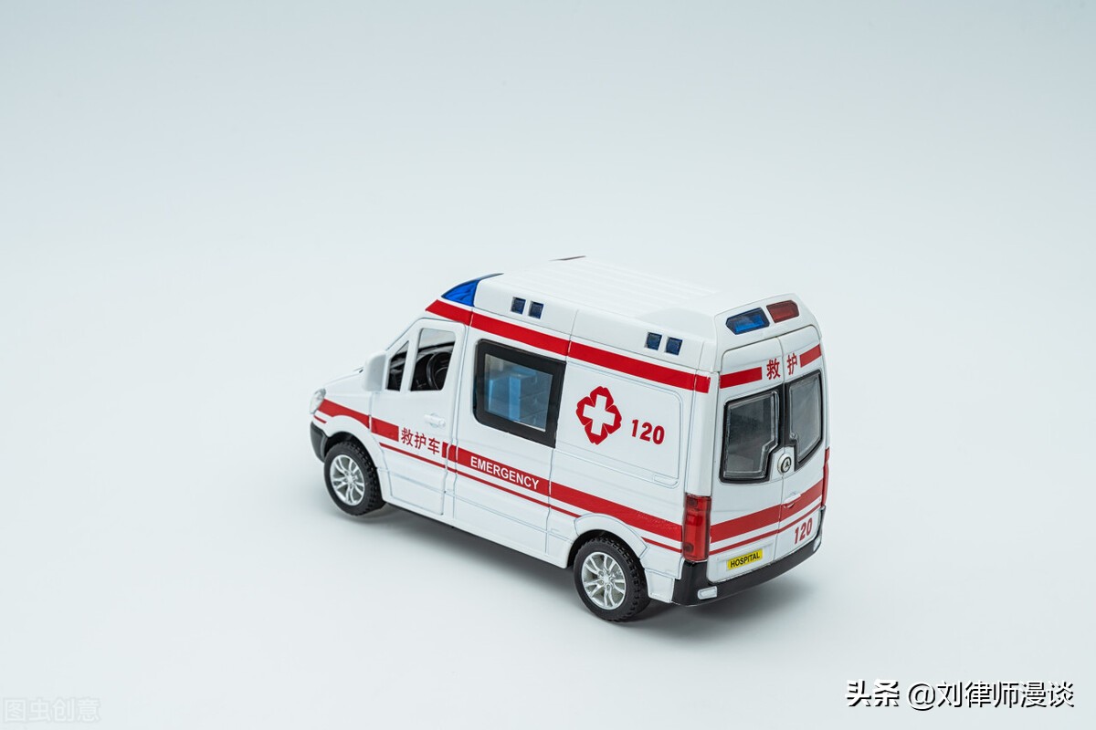 男子刺伤妻子情人，其家属拒绝手术后情人死亡，如何定罪量刑