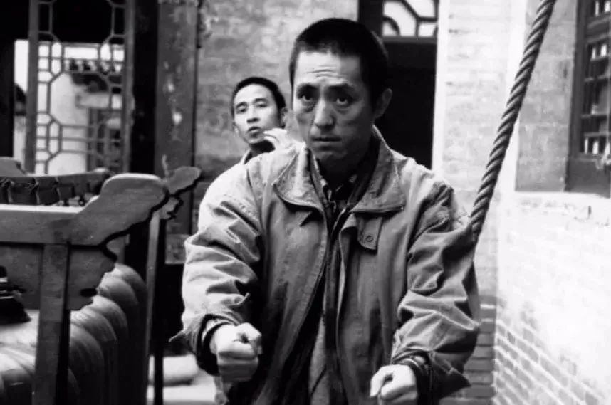 凤凰男多可怕？不想为别人而活的张艺谋，却将肖华的人生活成悲剧