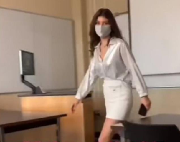 高校生每天上课精心打扮，被同学拍下后走红，大家说她“太心机”