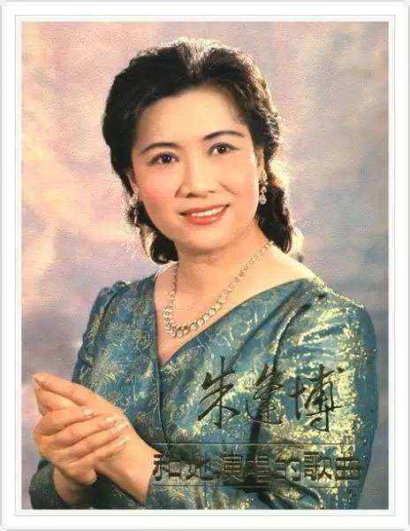 “歌唱家”朱逢博：丈夫死后不愿下葬遗体，痴情守候骨灰14年