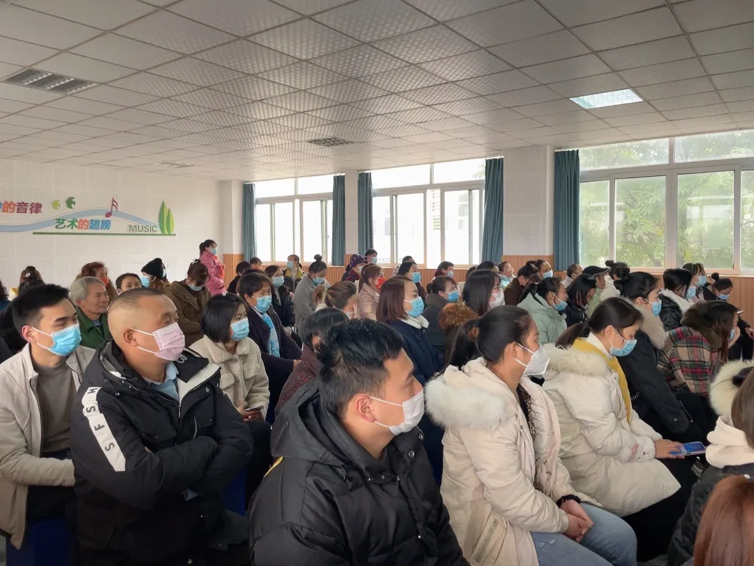 协同育人,赋能成长——新兴小学开展隔代教育家长培训会