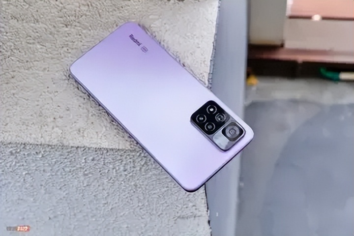 2022年换手机参考这3款，耗电少性能强还不贵，用5年不卡顿