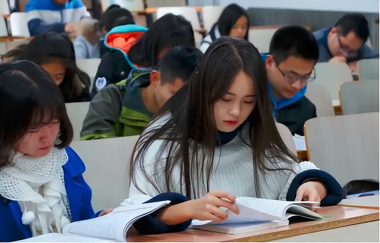 寒假刚结束暑假就来了，个别高校下发通知，大学生将迎来超长暑假