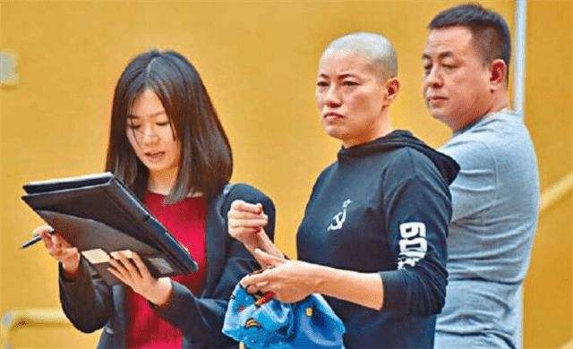 尼姑住别墅开豪车，被捕时房内搜出丝袜、假发，曾与两个和尚结婚