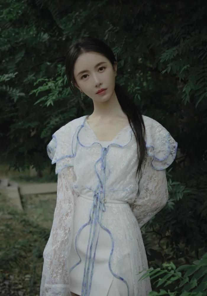 潘时七,人美心善的气质女神