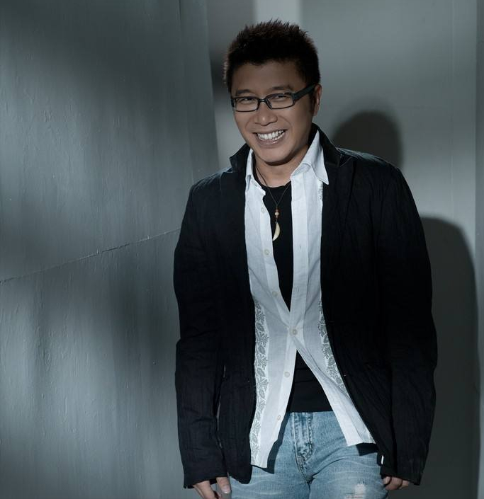 不听李健劝说,执意演唱《两只蝴蝶》,赚2.4亿的庞龙现在后悔吗