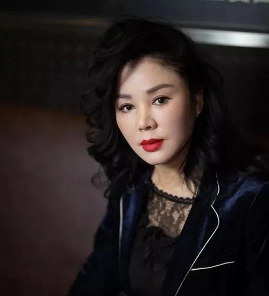 58岁身家过亿，直言结婚全靠缘分，于小慧的底气从何而来