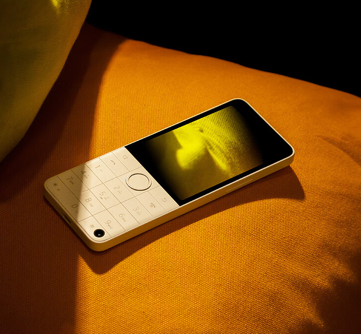 安兔兔高达22W分的功能机：多亲F22 Pro