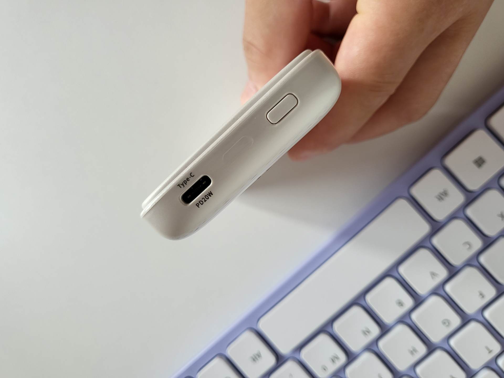 夏季出街，iPhone补电尽在掌握——沃品磁吸快充移动电源PW29体验