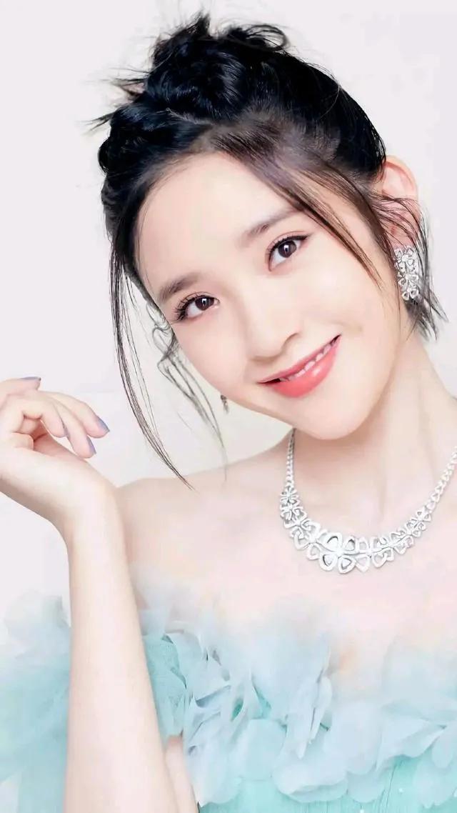 梨涡女孩唐艺昕,笑容甜美人见人爱