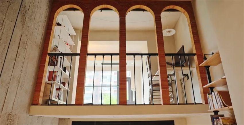 杭州姑娘买下87㎡“怪房”，自己爆改成复式！网友：这是别墅吧