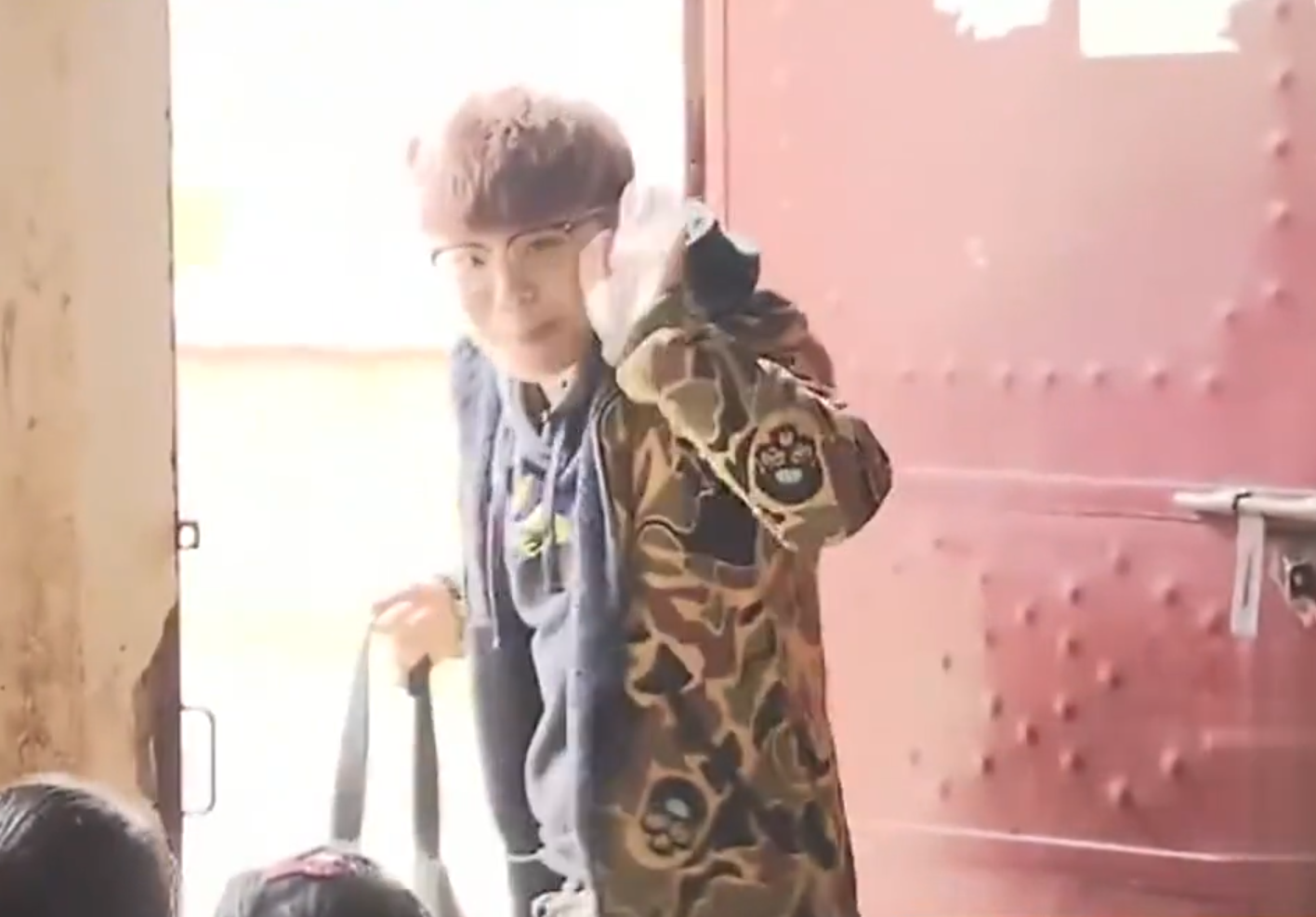 辽宁富家女：每天早饭300块，一双鞋穿三次就扔，喜欢和母亲对打