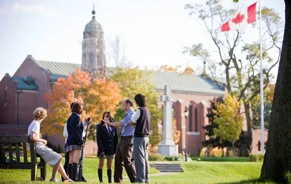 要不要送孩子去加拿大读高中？留学一年费用是多少？