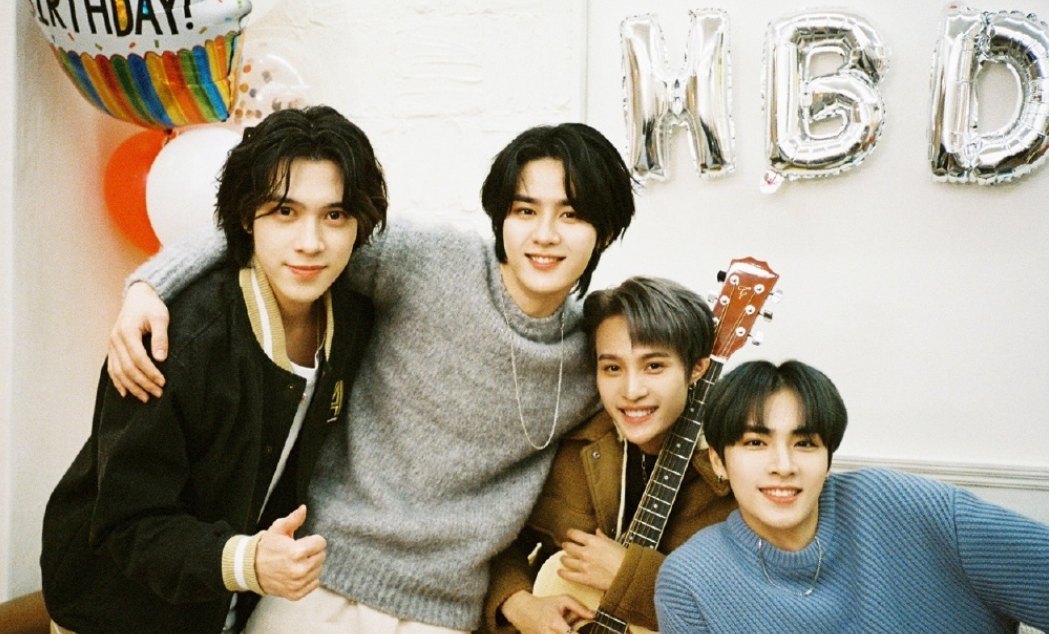 2022年1月17日威神v出道三年周直播,在韩国的四位成员进行了直播,在