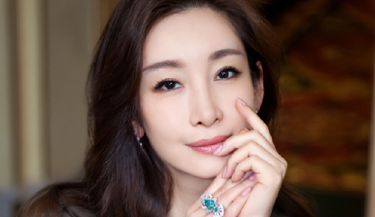 “女人30豆腐渣”？这6位“徐娘半老”的女星，个个风华不减