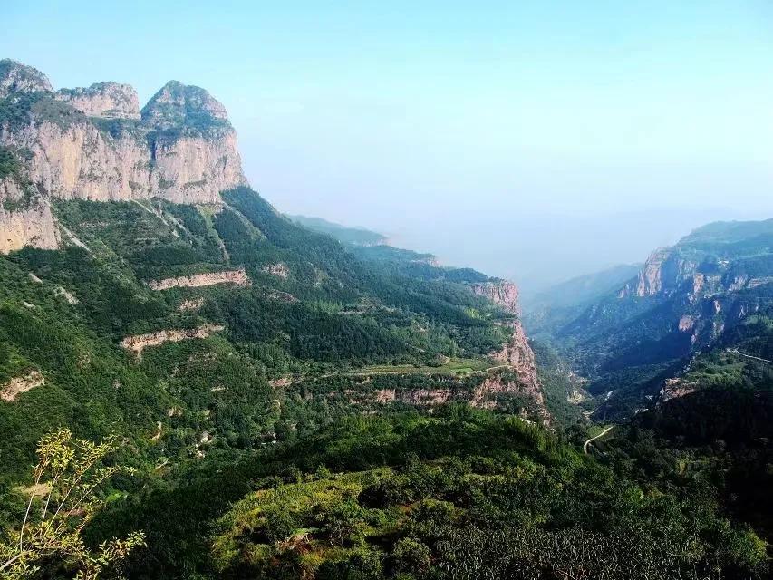 最美天路--太行山郭亮村挂壁公路