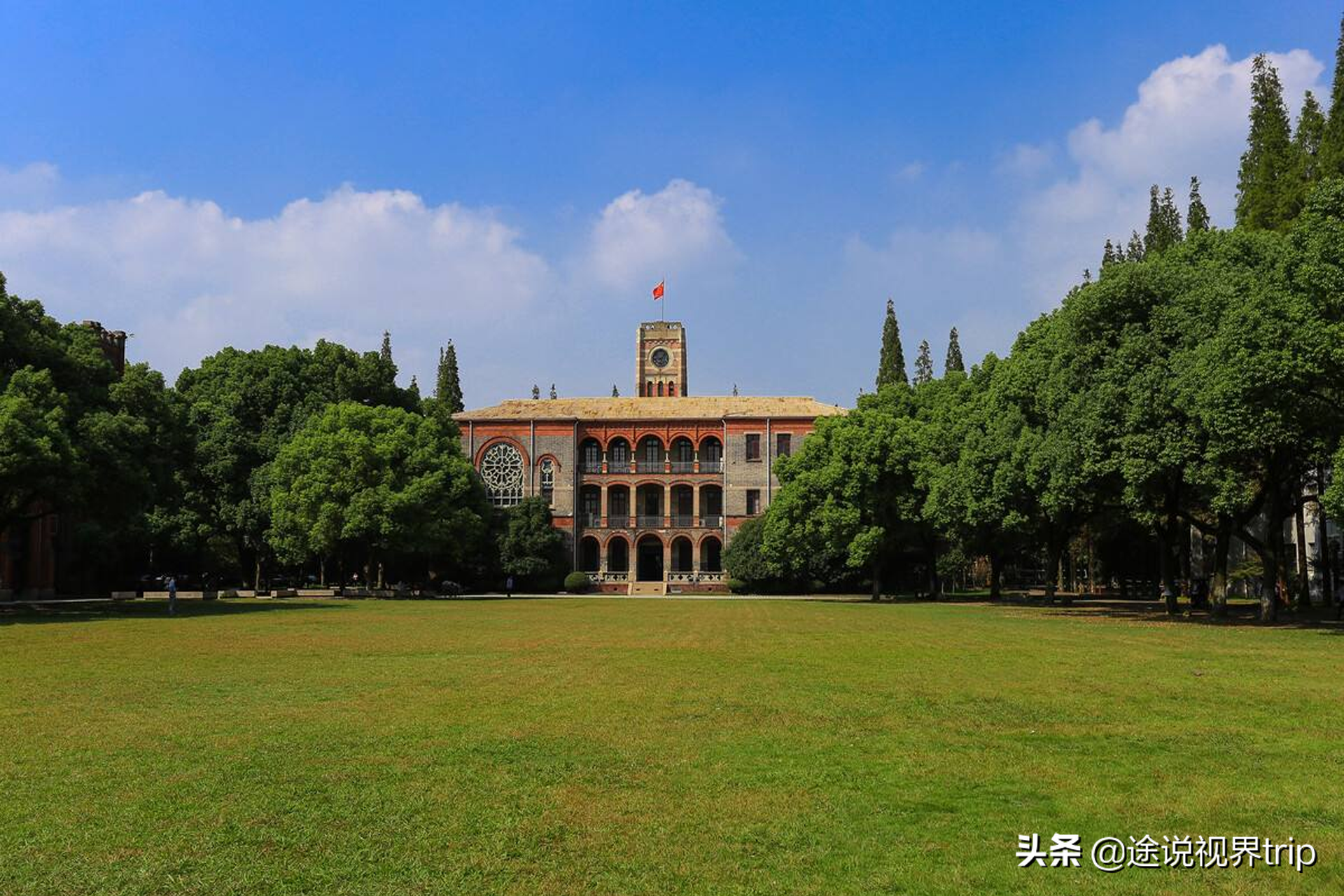 盘点中国10所最美的大学，北大清华上榜，你心中哪个大学最美呢？