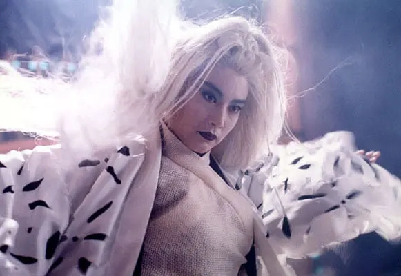 七版白发魔女:越拍越毁经典,谁才是最美练霓裳